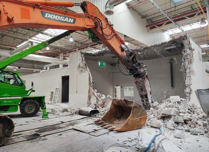 Disassembly and renovation works in a hall and office building